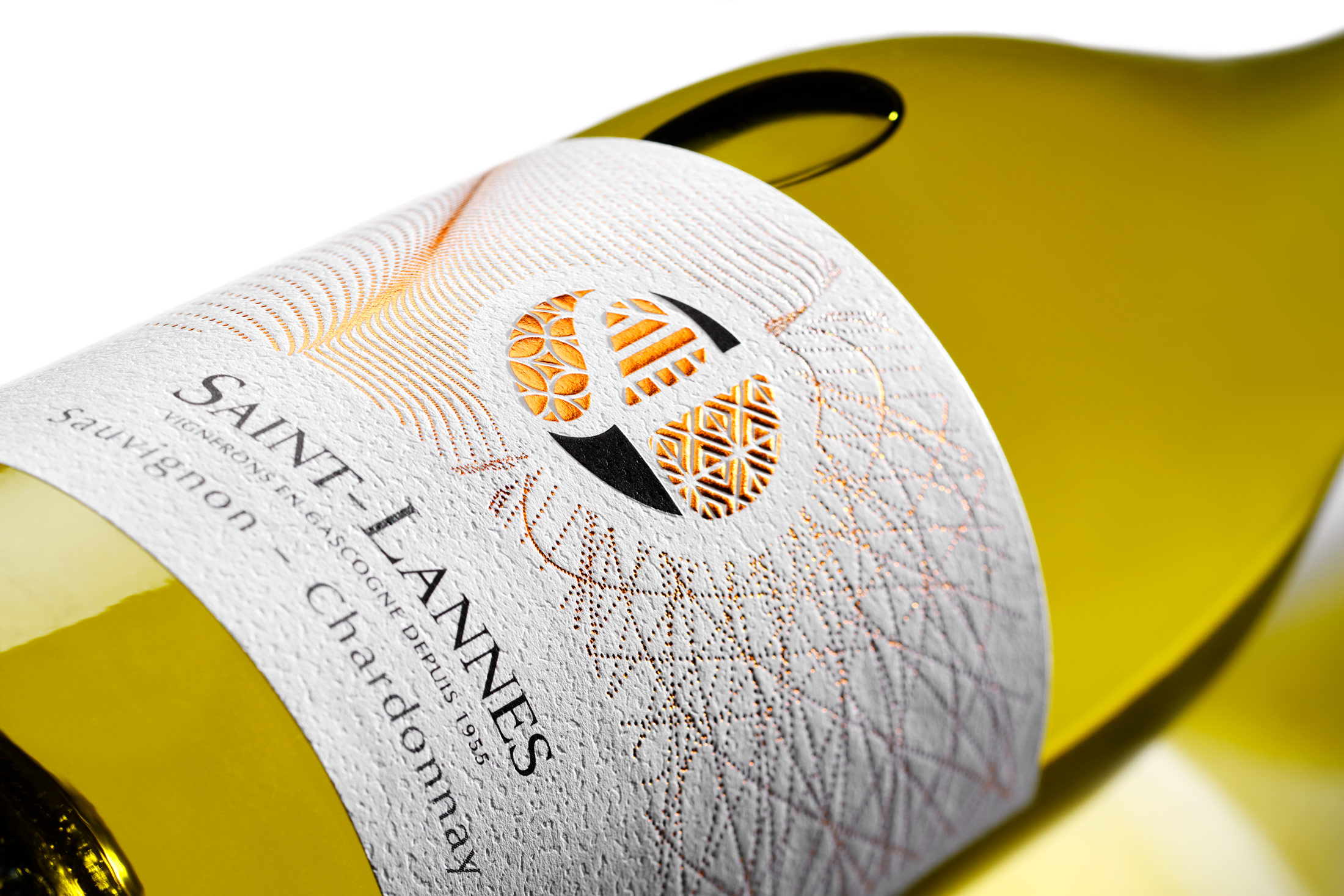 Saint Lannes - etiquette de vin - zoom dorure et gauffrage